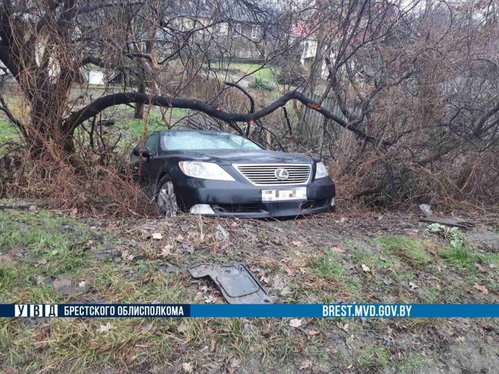 В Бресте автоледи перепутала педали газа и тормоза