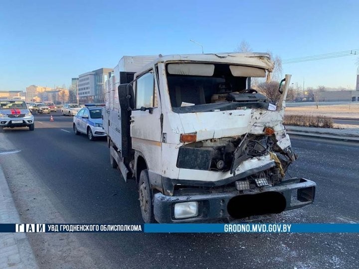 Появилось видео столкновения двух грузовиков в Гродно