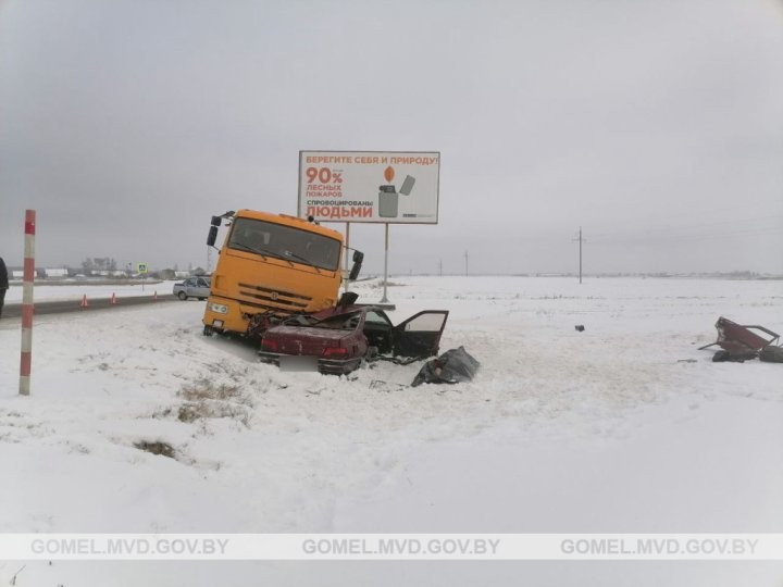 Смертельное ДТП на трассе Р33: КАМАЗ подмял под себя легковушку