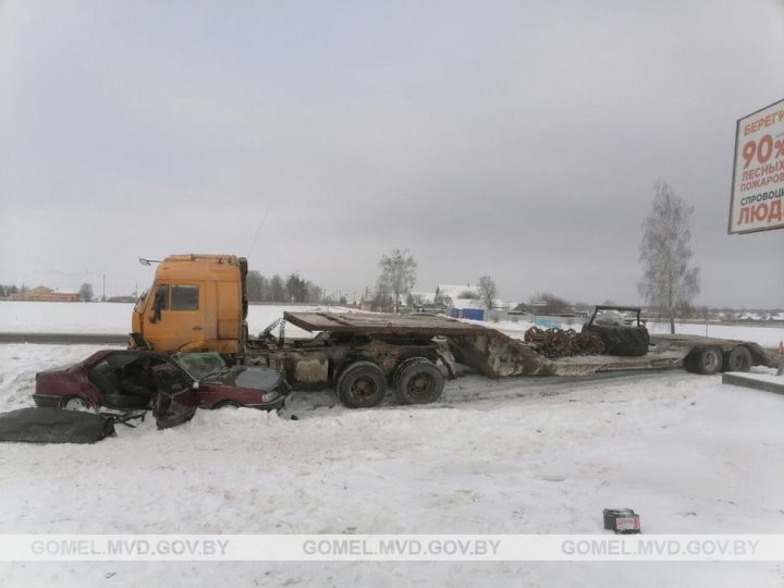 Смертельное ДТП на трассе Р33: КАМАЗ подмял под себя легковушку