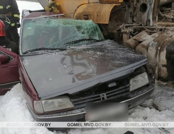 Смертельное ДТП на трассе Р33: КАМАЗ подмял под себя легковушку