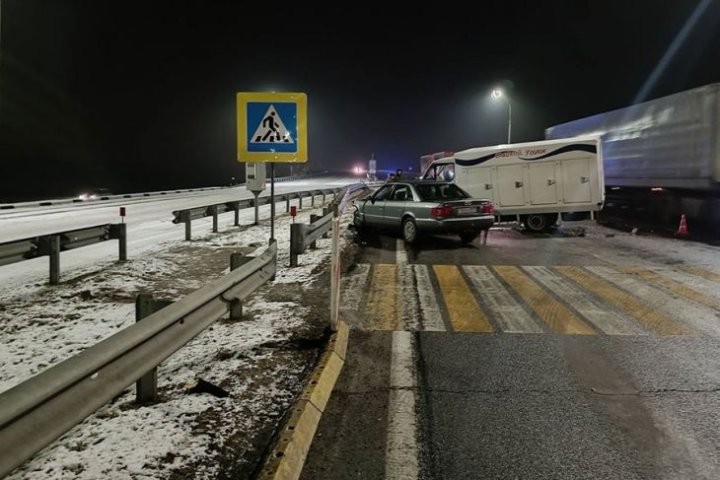 Серьезное ДТП в Брестской области: легковушка выехала на встречку и врезалась в грузовик