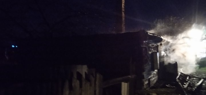 В Каменецком районе горел жилой дом