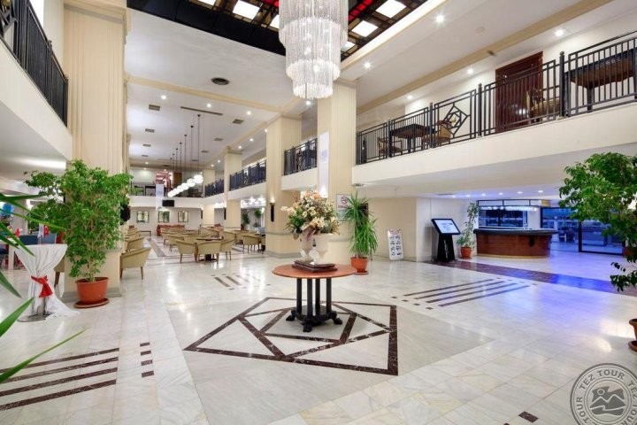 «Заселили в номер 5-звездочного отеля — мы были в тихом ужасе». История отпуска со «все включено» в Турции