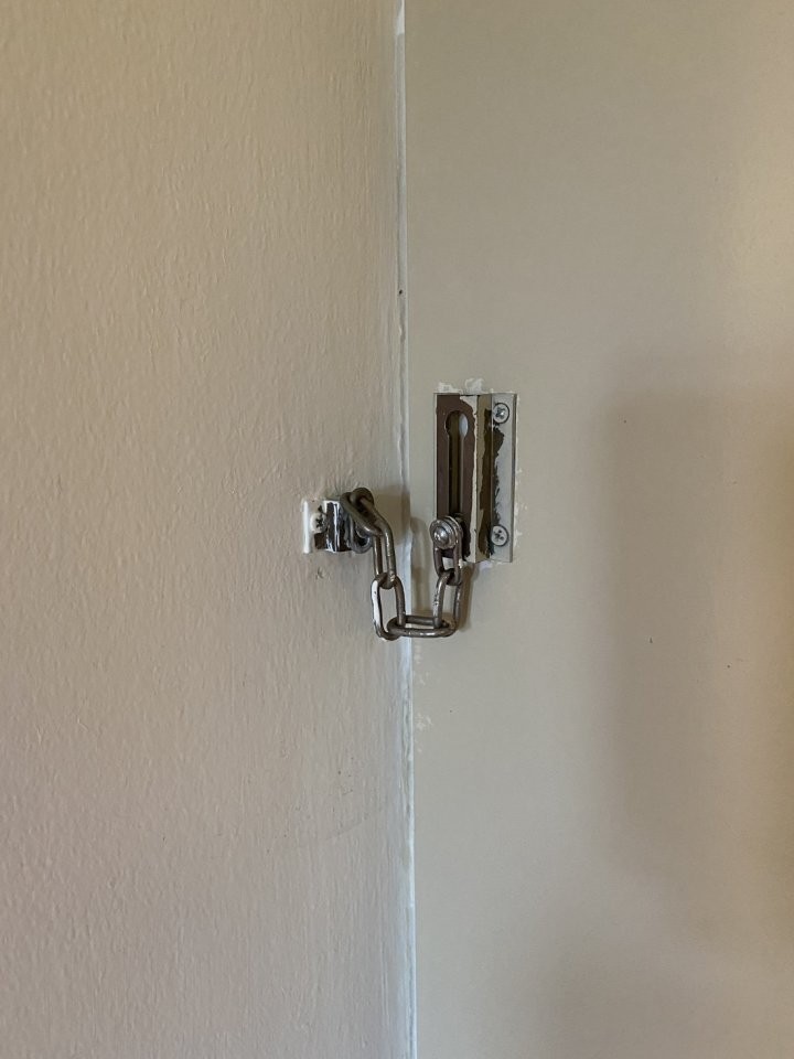 «Заселили в номер 5-звездочного отеля — мы были в тихом ужасе». История отпуска со «все включено» в Турции