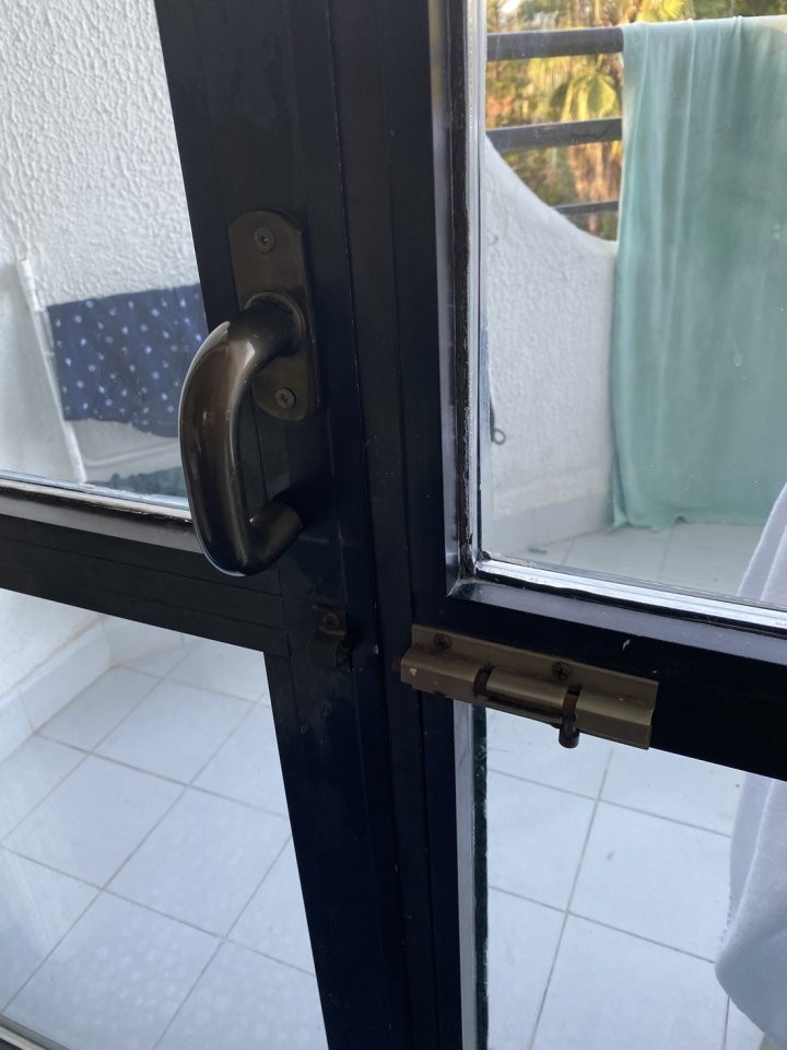 «Заселили в номер 5-звездочного отеля — мы были в тихом ужасе». История отпуска со «все включено» в Турции