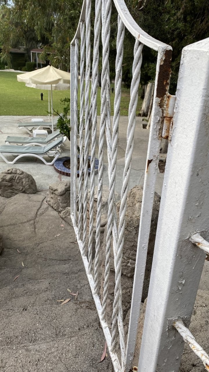 «Заселили в номер 5-звездочного отеля — мы были в тихом ужасе». История отпуска со «все включено» в Турции