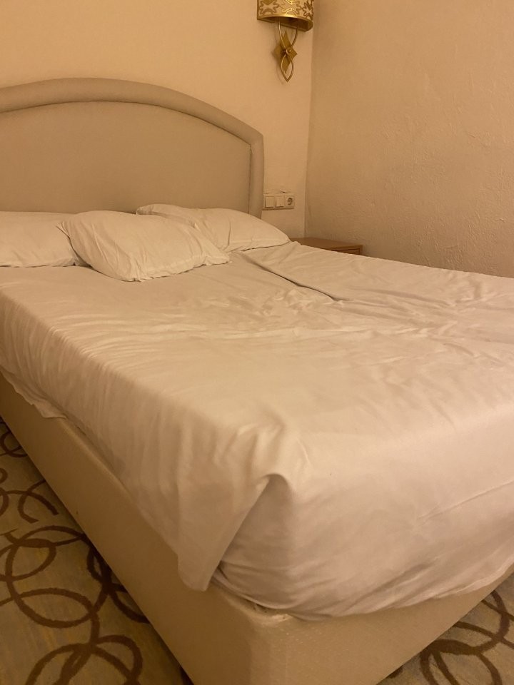 «Заселили в номер 5-звездочного отеля — мы были в тихом ужасе». История отпуска со «все включено» в Турции