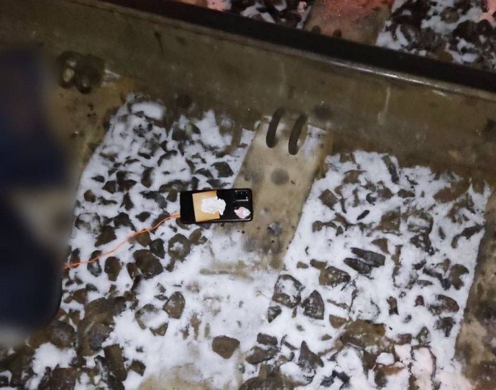 Переходил пути и слушал музыку: в Барановичах поезд сбил подростка в наушниках