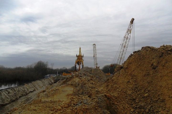В Пинском районе готовятся установить последний пролет моста через Ясельду