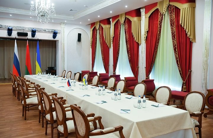 Украинская делегация прилетела на переговоры в Беларусь