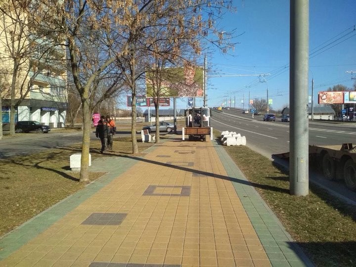 Новые скамейки установлены на проспекте Машерова в Бресте