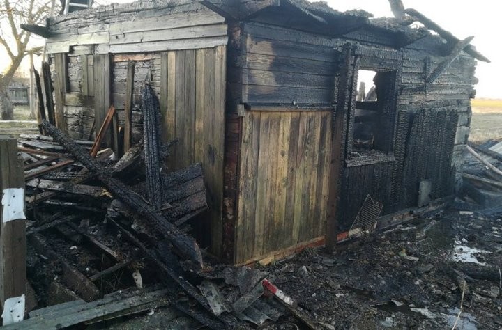 Ребенок играл со спичками: в Брестской области сгорело хозстроение