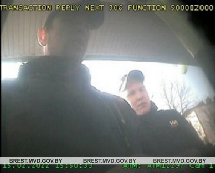 В Бресте милиция устанавливает личности мужчин