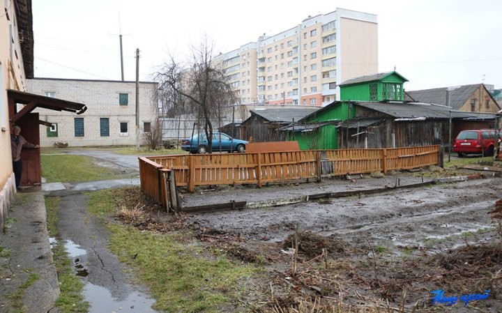 Стоянки против грядок или что-то большее? Соседская война разразилась в Барановичах