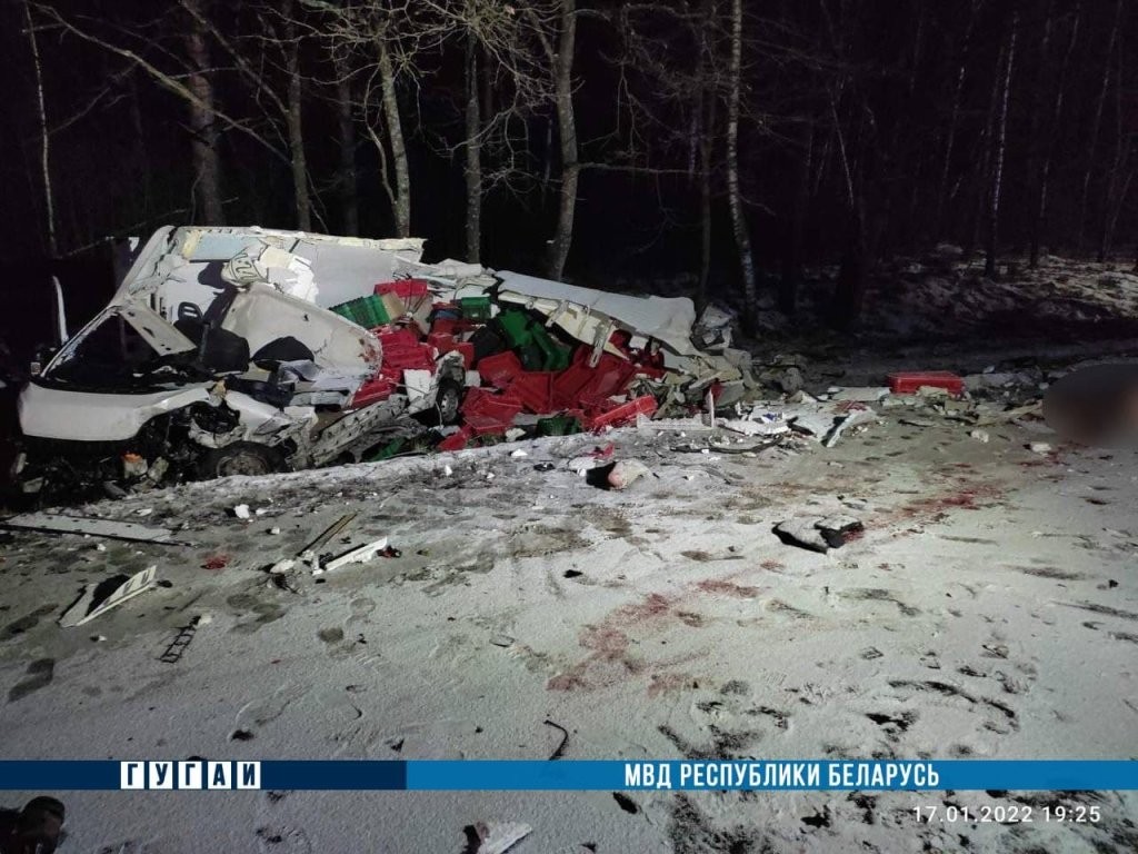 Страшное ДТП произошло на М10. Водитель микроавтобуса погиб