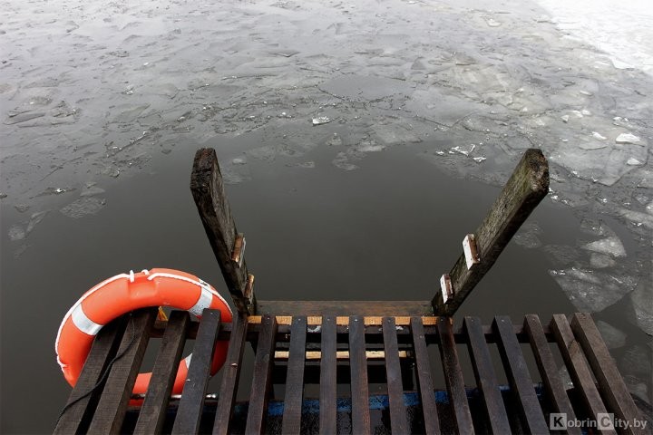 Как кобринчане в крещенскую прорубь окунались