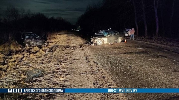 Стали известны подробности лобового ДТП в районе Красного двора в Бресте