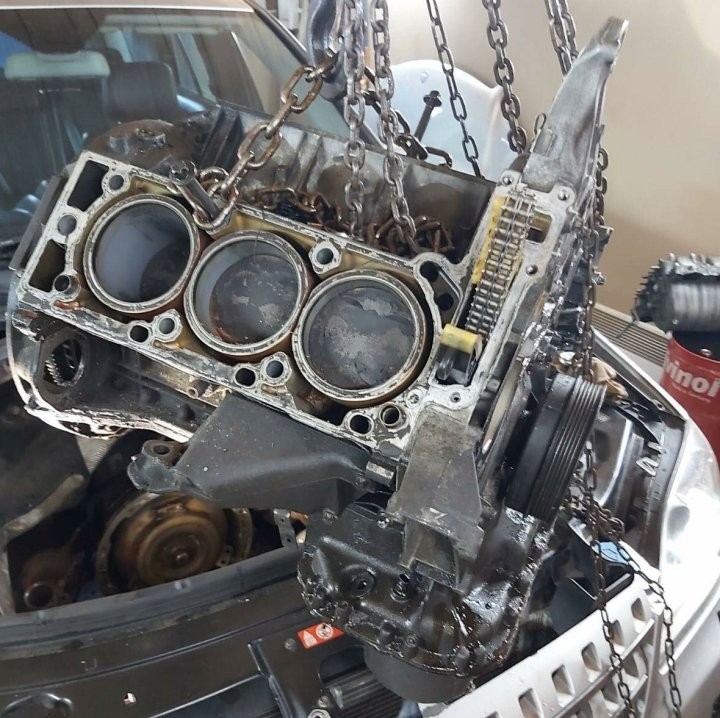 По низу рынка. Белорус дёшево купил Mercedes-Benz ML W164. Догадайтесь, сколько ушло на ремонт