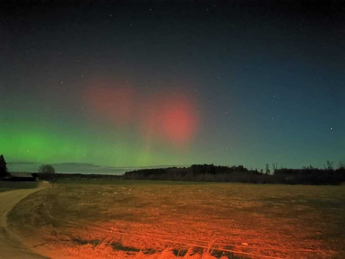 Северное сияние подбирается к границе Беларуси