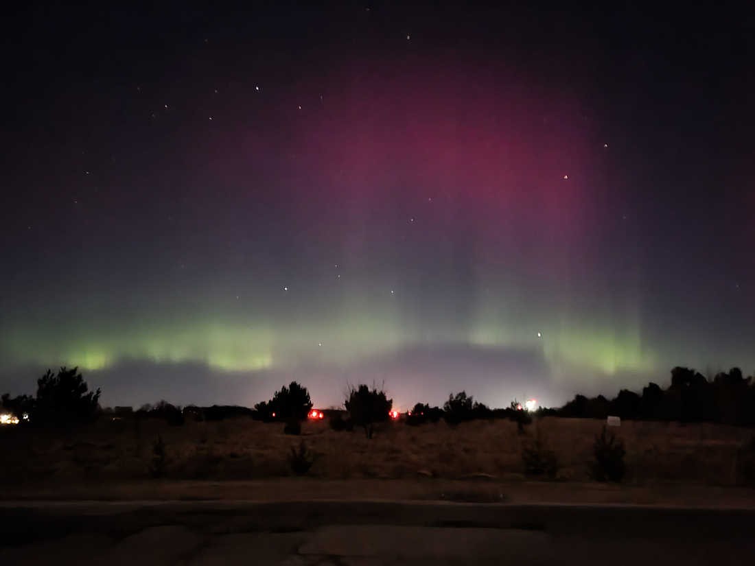 Северное сияние подбирается к границе Беларуси