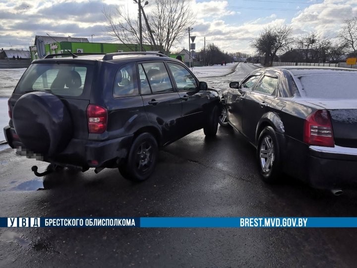 Chrysler и Toyota столкнулись в Бресте