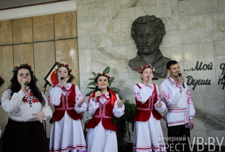 Живопись и каллиграфия. В Бресте открылась выставка, посвященная 30-летию дружбы между Беларусью и Китаем