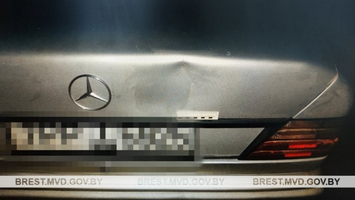 Не поделили проход в магазин: дело дошло до драки, «пострадал» и Mercedes