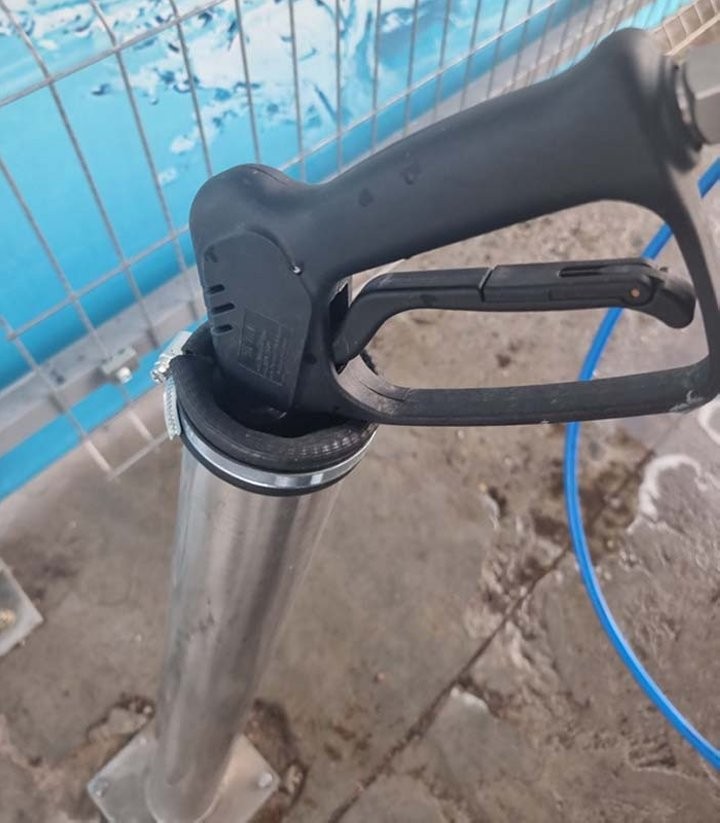 Заехал помыть машину, а получил вылетевшим пистолетом в голову. Кто виноват – клиент или мойка?