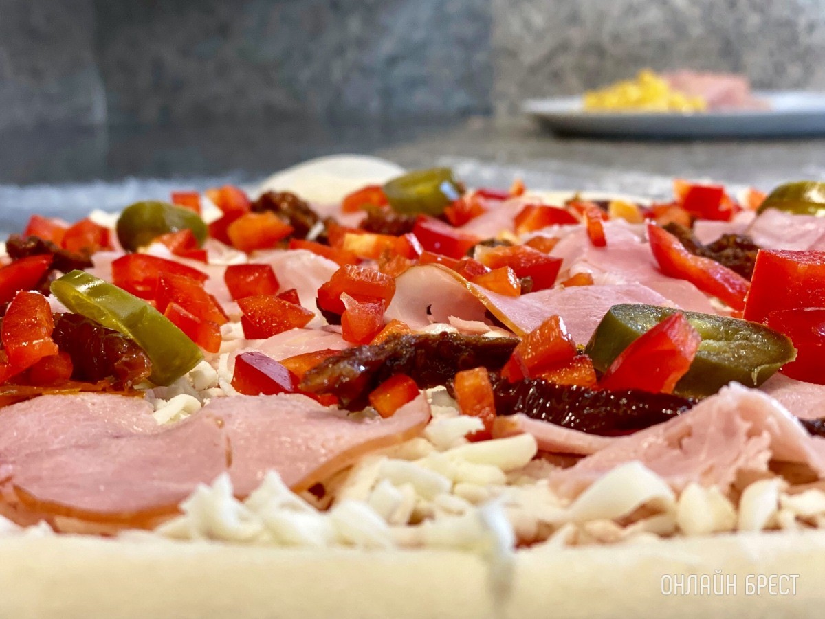 От А до Я. Готовим пикантную пиццу в итальянской печи на дровах в новой пиццерии «Mozzarella» в центре Бреста