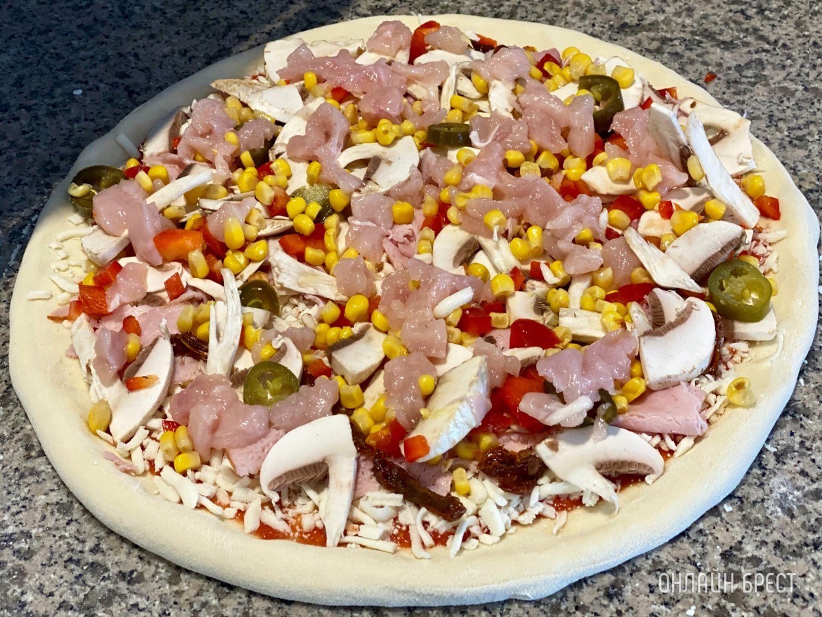 От А до Я. Готовим пикантную пиццу в итальянской печи на дровах в новой пиццерии «Mozzarella» в центре Бреста