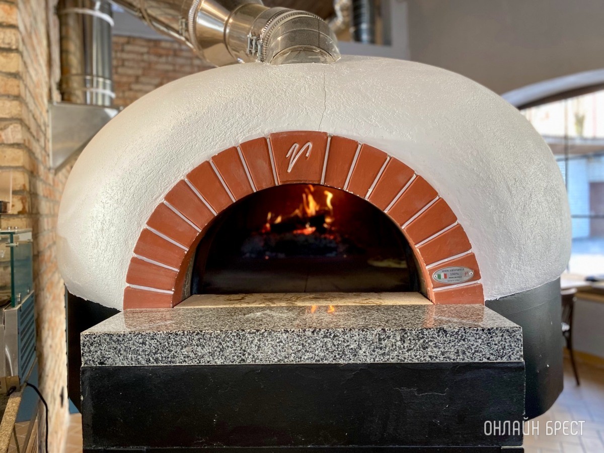 От А до Я. Готовим пикантную пиццу в итальянской печи на дровах в новой пиццерии «Mozzarella» в центре Бреста