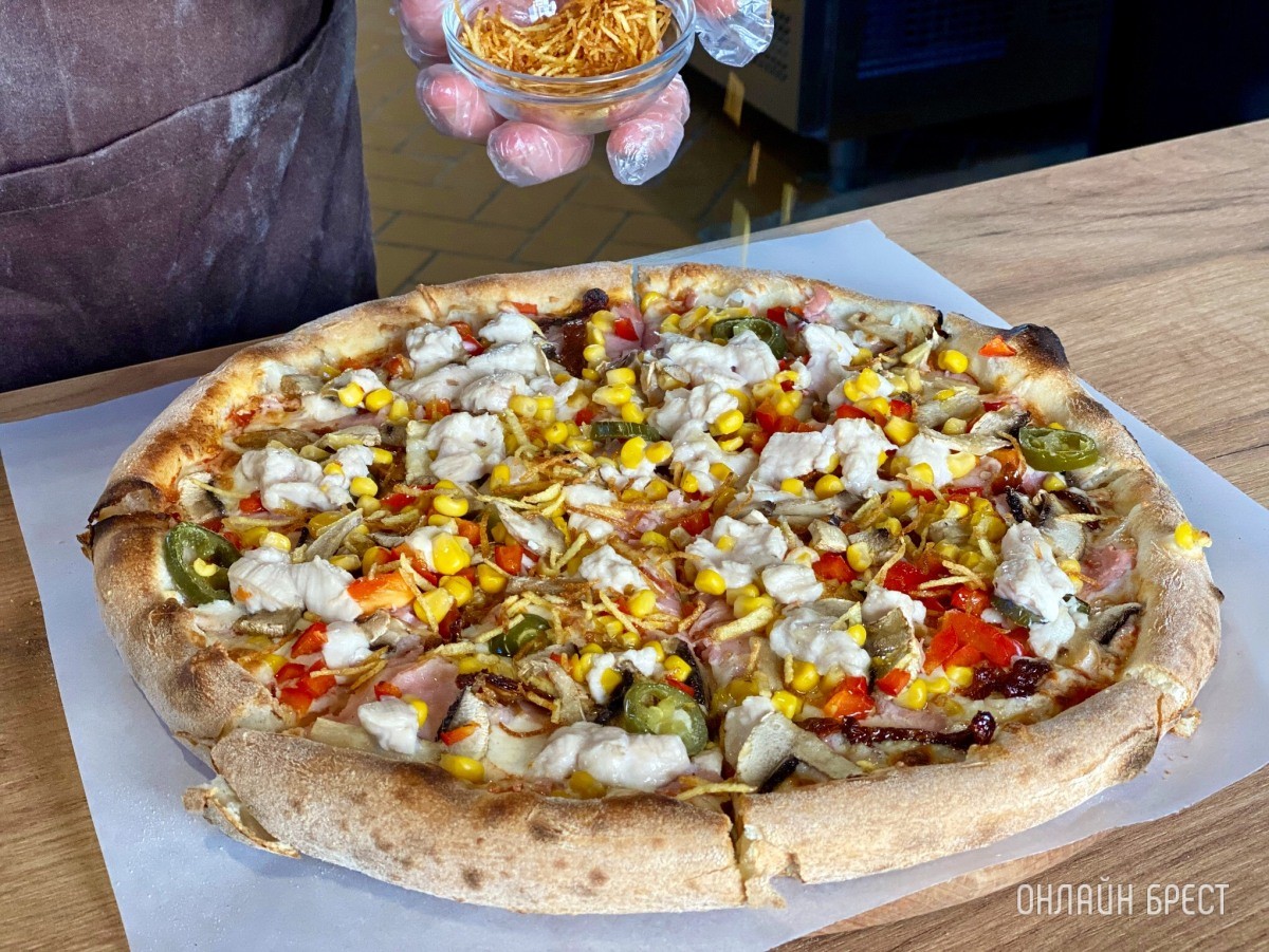 От А до Я. Готовим пикантную пиццу в итальянской печи на дровах в новой пиццерии «Mozzarella» в центре Бреста