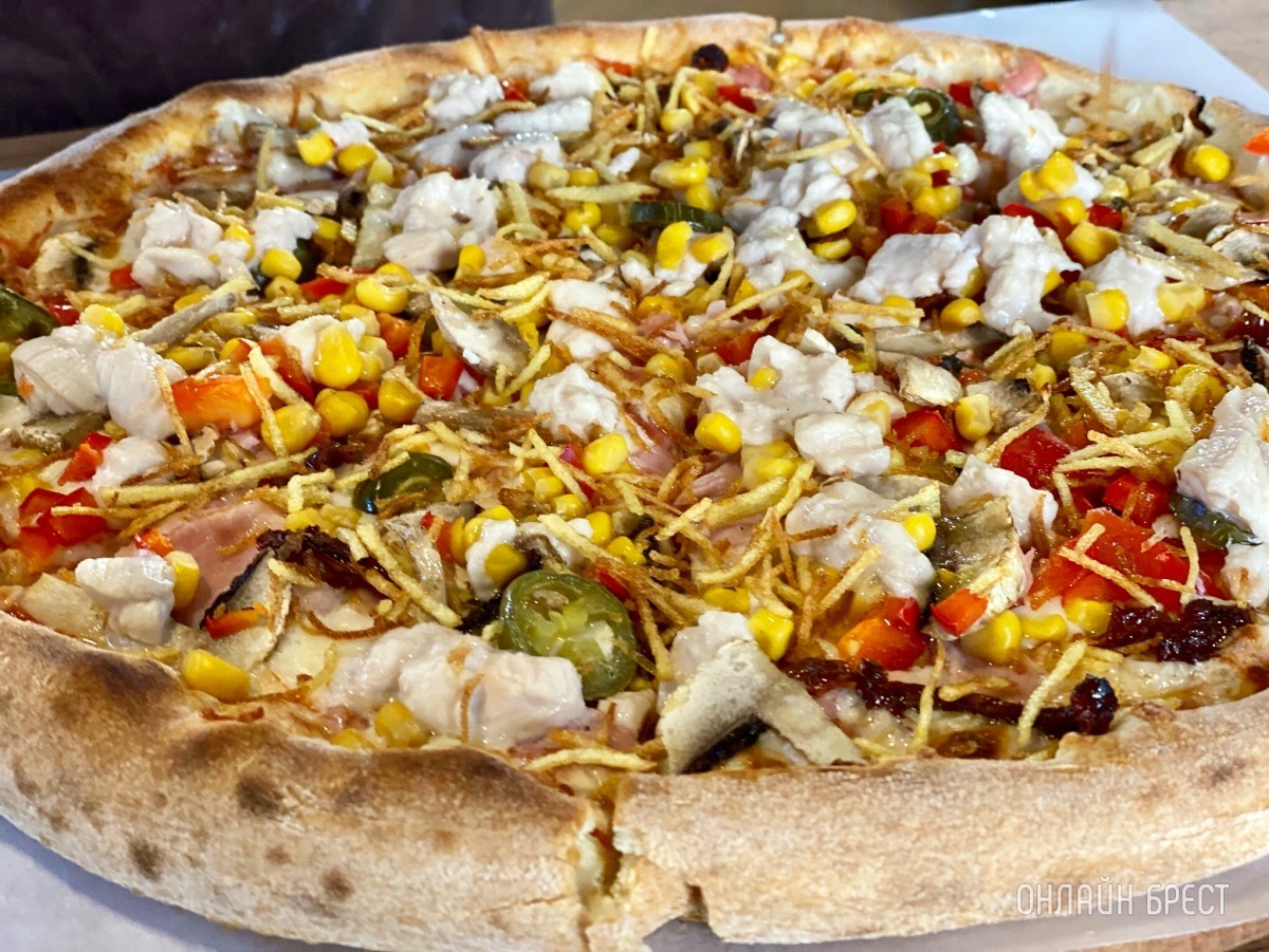 От А до Я. Готовим пикантную пиццу в итальянской печи на дровах в новой пиццерии «Mozzarella» в центре Бреста