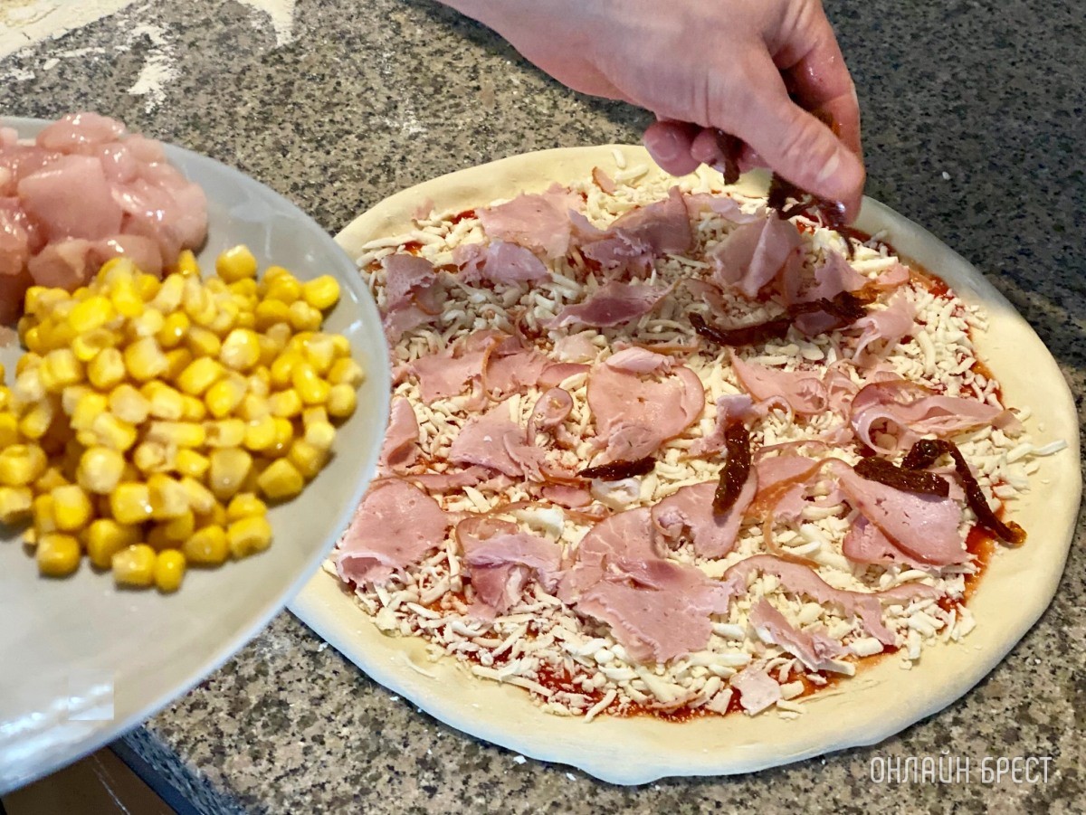 От А до Я. Готовим пикантную пиццу в итальянской печи на дровах в новой пиццерии «Mozzarella» в центре Бреста