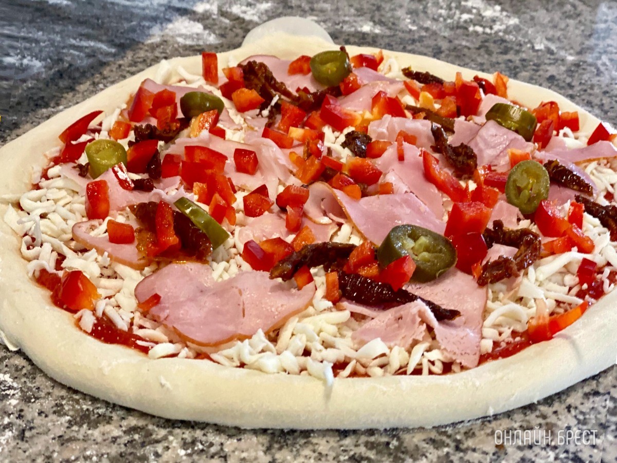 От А до Я. Готовим пикантную пиццу в итальянской печи на дровах в новой пиццерии «Mozzarella» в центре Бреста