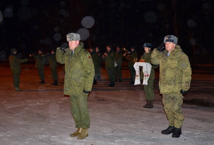 Эшелон с российскими десантниками осуществляет разгрузку на ЖД станции «Брест-Южный»
