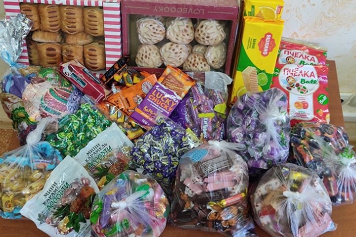 Дедушки Морозы из Кобрина исполнили долгожданные новогодние желания ребятишек приюта в агрогородке Оса