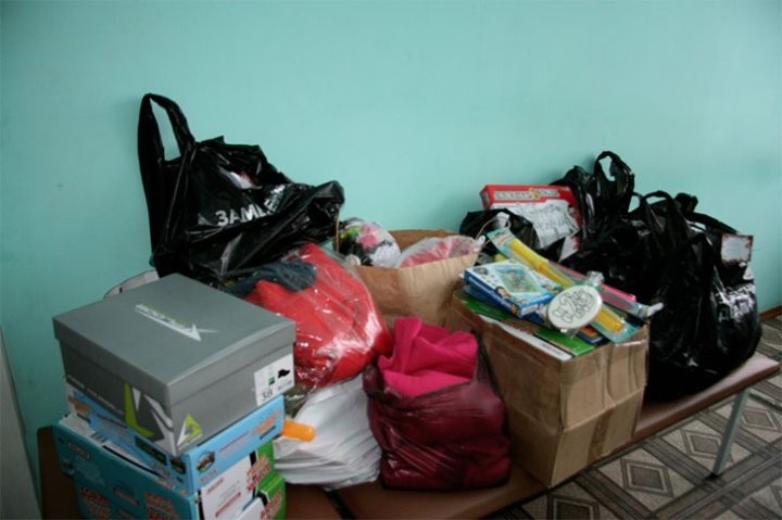 Дедушки Морозы из Кобрина исполнили долгожданные новогодние желания ребятишек приюта в агрогородке Оса