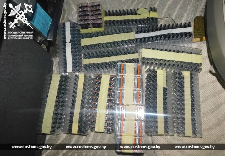 Через «Козловичи» пытались незаконно ввезти кассеты для бритвенных станков на 12 тысяч рублей