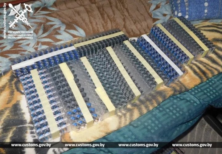 Через «Козловичи» пытались незаконно ввезти кассеты для бритвенных станков на 12 тысяч рублей