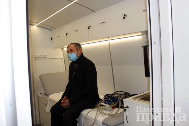 Первых пациентов принял передвижной медкомплекс в Пинском районе