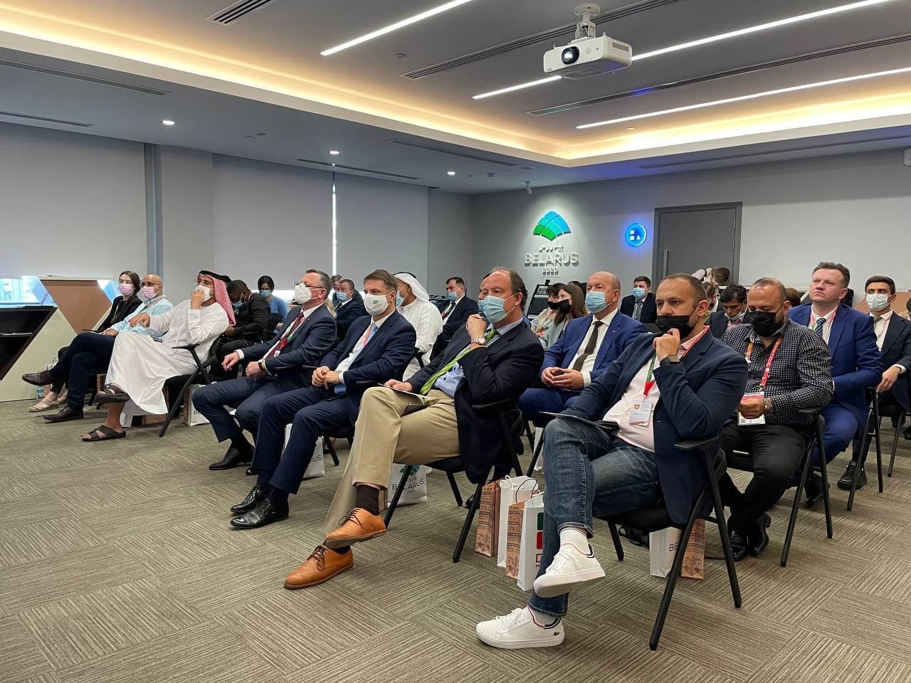 Власти придумали, как сдержать цены на импортные овощи и яблоки