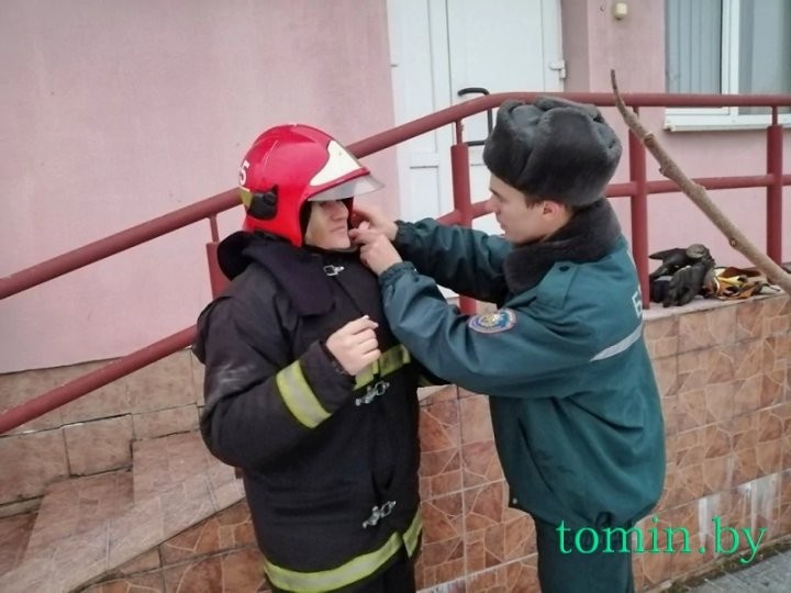Работники предприятия Брестского района «переквалифицировались» в спасателей и тушили пожар