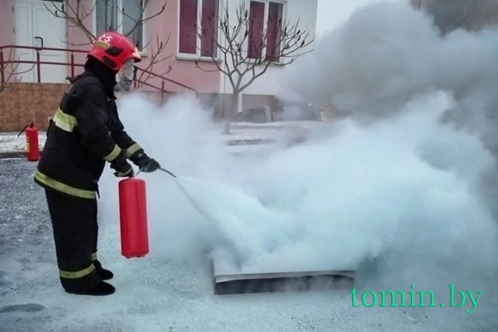 Работники предприятия Брестского района «переквалифицировались» в спасателей и тушили пожар