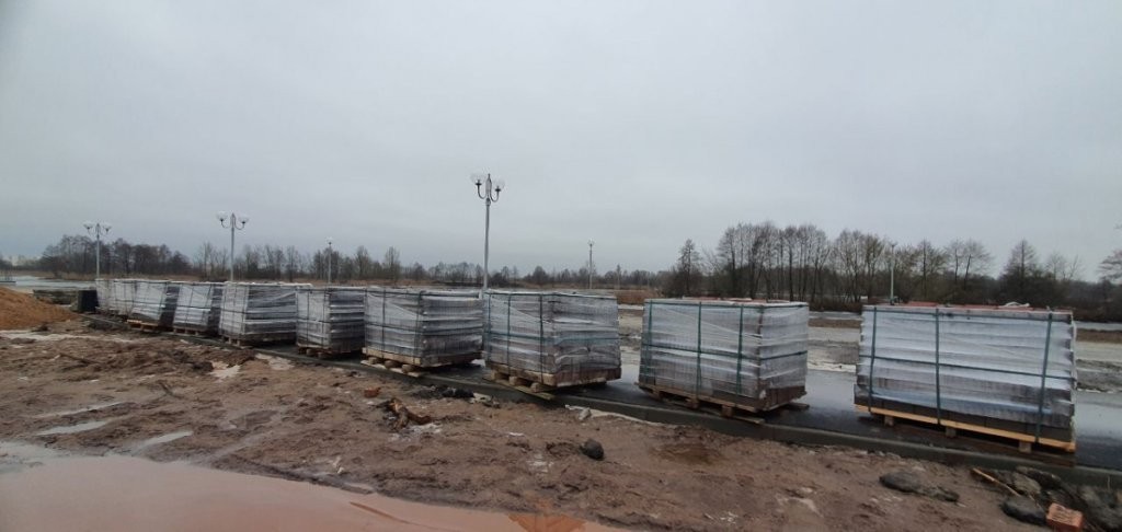 С каждым днем Набережная становится ближе к Брестской крепости