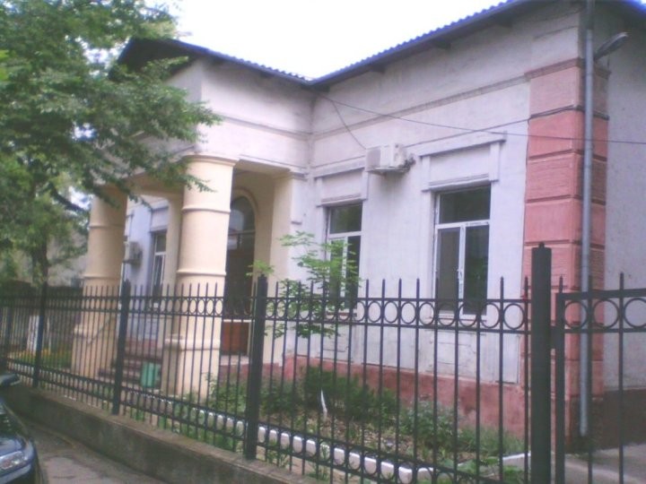 «Дверь закрывалась просовыванием старой швабры через ручку». Белорусы отдыхали и заболели в Затоке