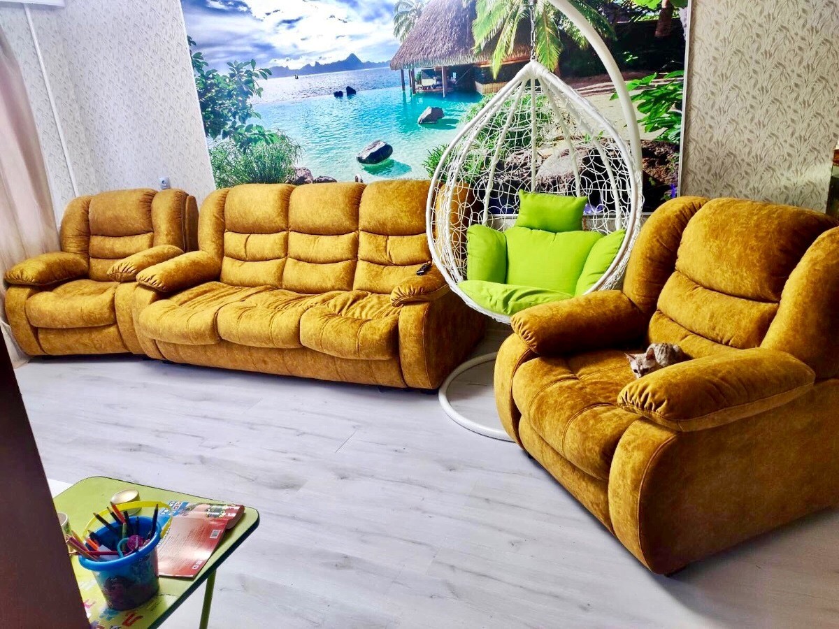 Эти волшебники превращают старые диваны в новые! Фото работ мастерской по реставрации мебели