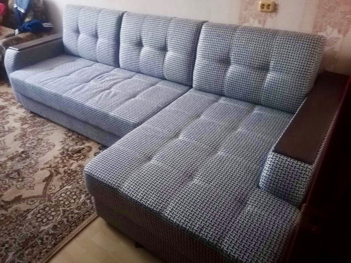 Эти волшебники превращают старые диваны в новые! Фото работ мастерской по реставрации мебели