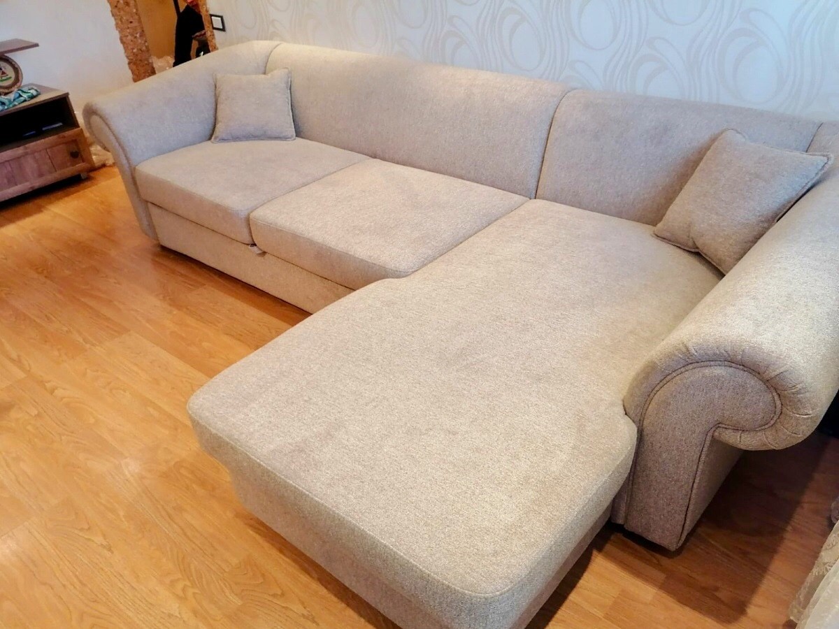 Эти волшебники превращают старые диваны в новые! Фото работ мастерской по реставрации мебели